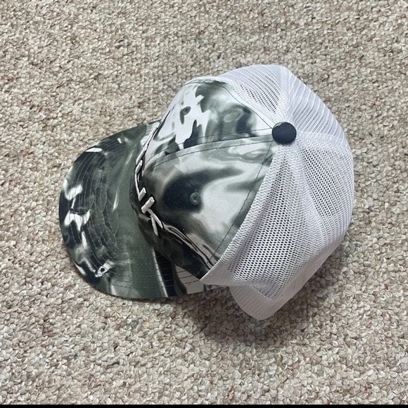 COPY - Huk hat men’s OSFA gray camouflage hydro SnapBack Trucker cap - Picture 4 of 10